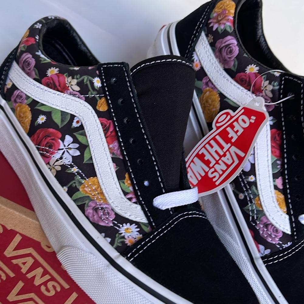 Vans WMNS Old Skool
(Lux Floral) Digi Floral/
VN0A38G1U5H
Sneakers - Picture 7 of 16